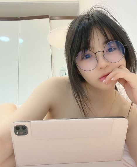 灵气逼人靈氣迫人