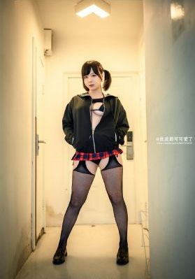 少女、逃犯、狗